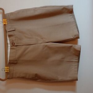 L.L. BEAN MENS KHAKI SHORTS, GOLFING, FISHING, HIKING, WALKING, EUC, SZ 32